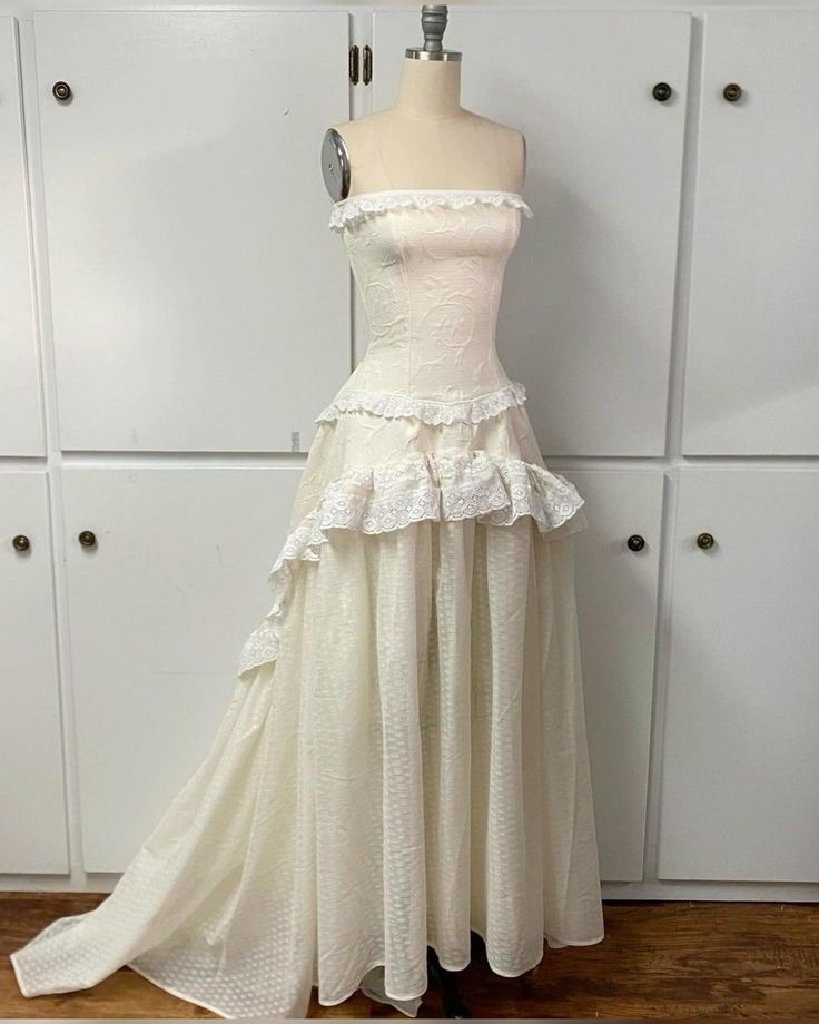 Modest A Line Strapless Lace Sleeveless Ivory Long Prom Dress Evening Dresses fg7138