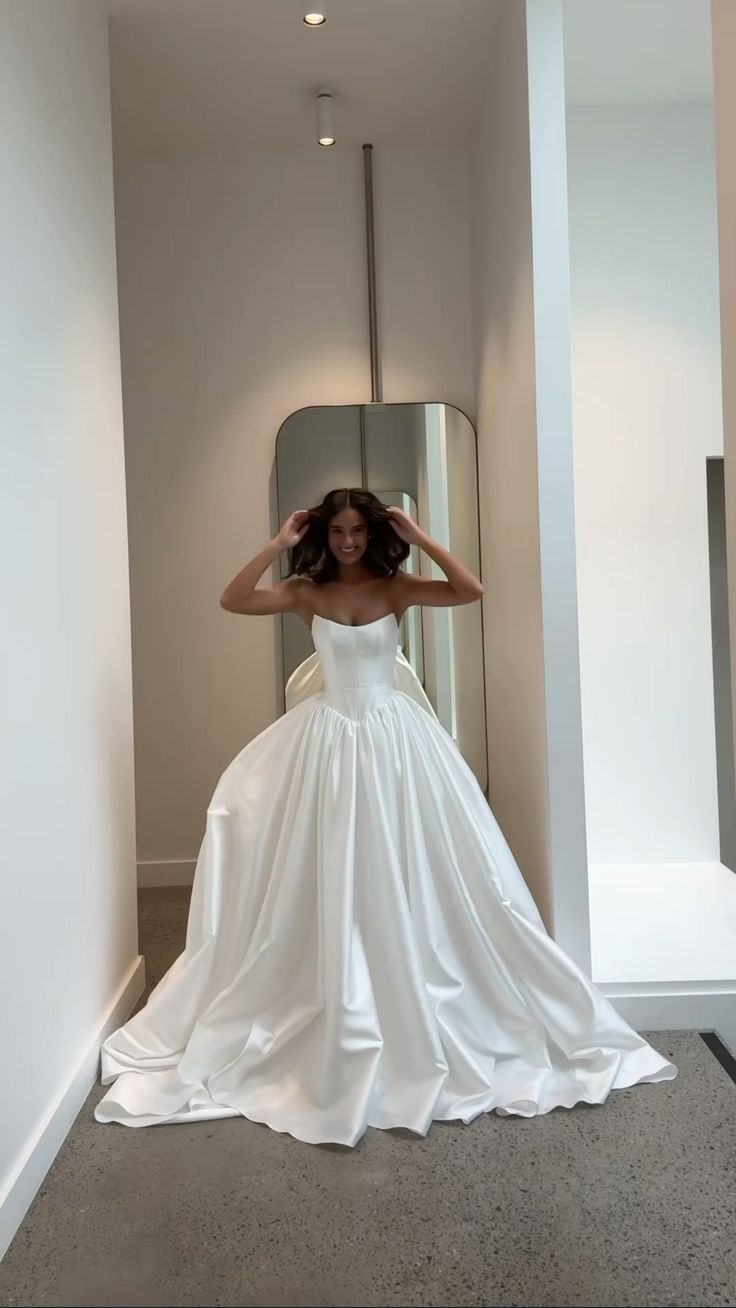 Stunning Ball Gown Strapless Satin Wedding Dresses fg7290
