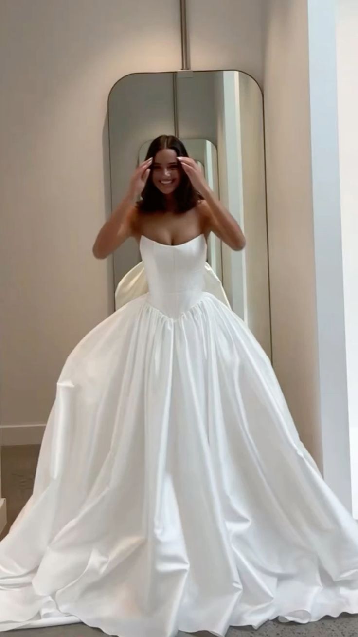 Stunning Ball Gown Strapless Satin Wedding Dresses fg7290