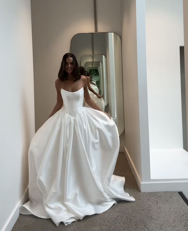 Stunning Ball Gown Strapless Satin Wedding Dresses fg7290