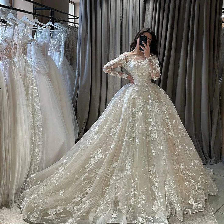 3D Lace Wedding Dresses 3D Lace Long Sleeve Appliques Bride Dress Vintage Appliques Wedding Gowns fg5666