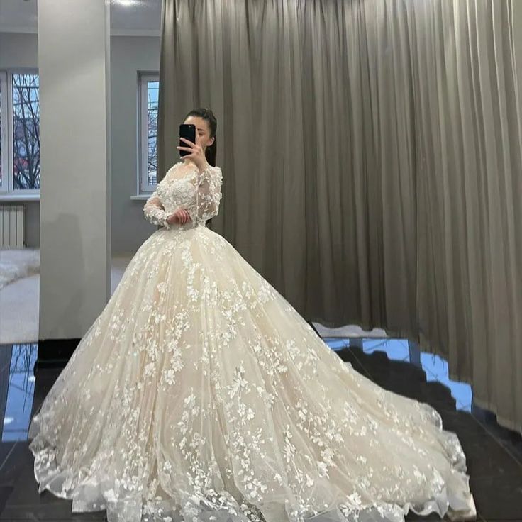 3D Lace Wedding Dresses 3D Lace Long Sleeve Appliques Bride Dress Vintage Appliques Wedding Gowns fg5666