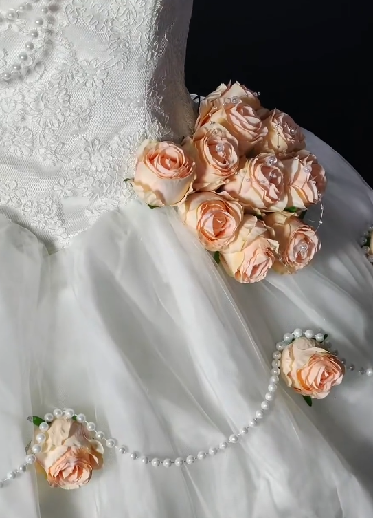 Strapless 3D Rose Pearl Lace Tulle Short Wedding Dress fg8900