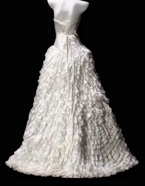 Sweetheart Strapless Beaded Ruffled Ball Gown Wedding Dress fg8911