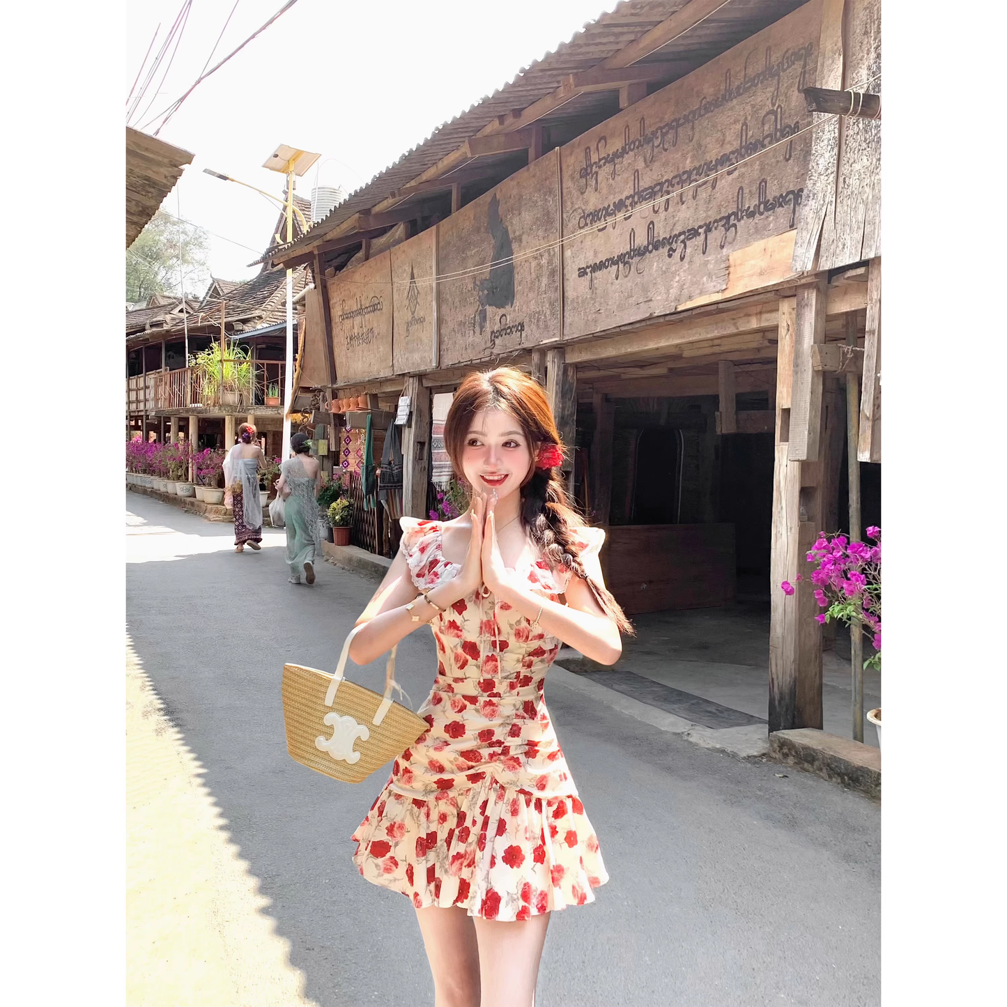 Retro red floral print dress, fitted waist, pretty little flutter sleeve dress for early spring A01