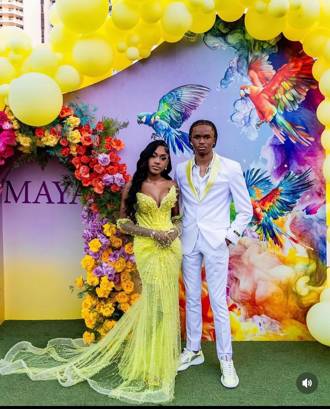 Yellow Luxury Pearls Prom Dresses With Detachable Sleeves Gloves Black Girls V Neck Formal Evening Dress Long Party Dress fg6962