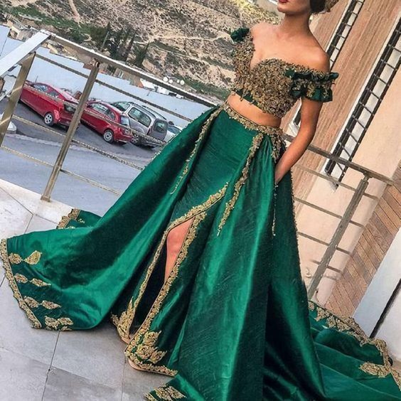 Green Two Pieces Lace Appliques Beading Sequins Side Slit Prom Dresses, With Pockets fg2683