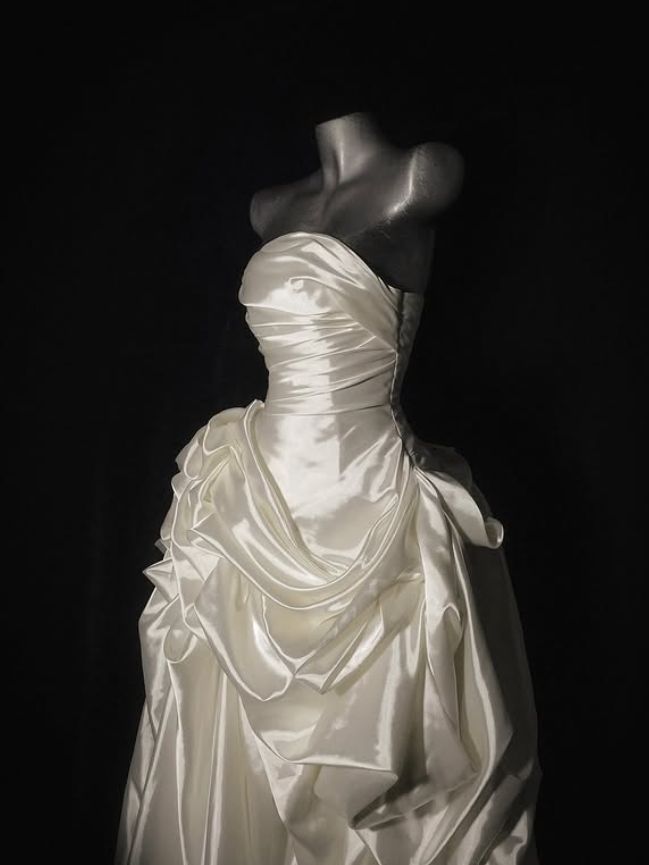 Gentle A Line Strapless Pleated White Satin Long Wedding Dress fg8460