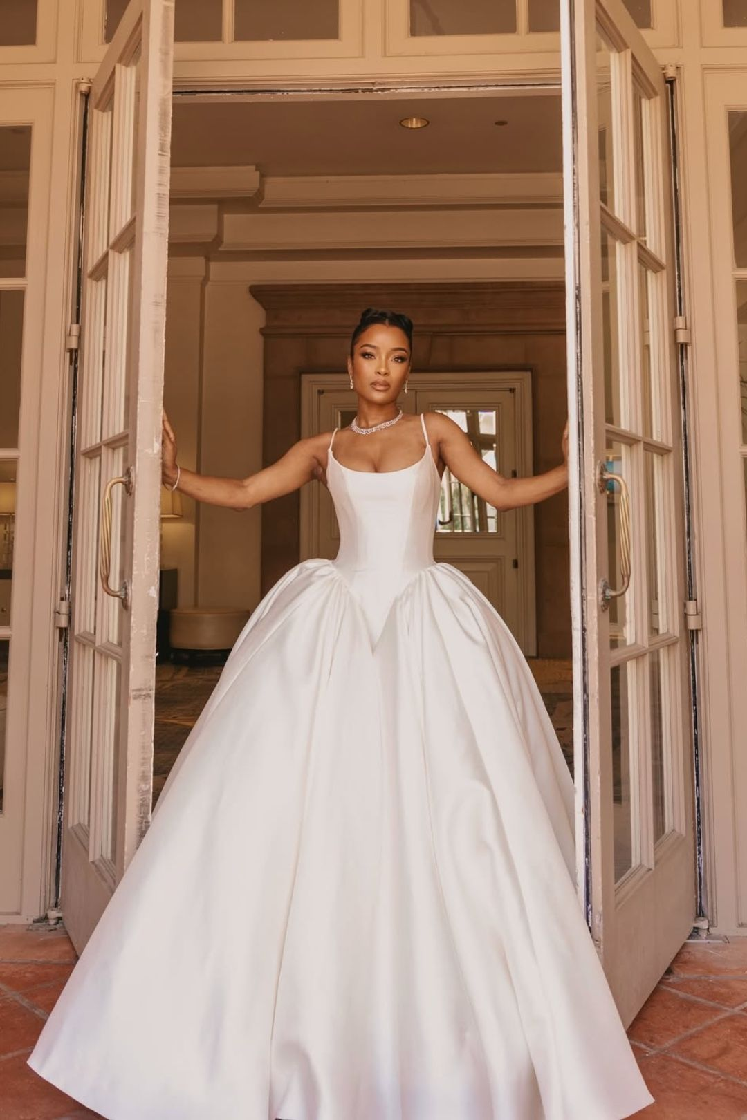 Spaghetti Straps White Wedding Dress Simple Bride Gown fg8371