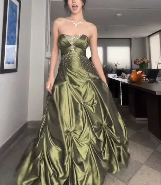 Long Green Satin Sleeveless Party Dress Formal Gown     fg5957