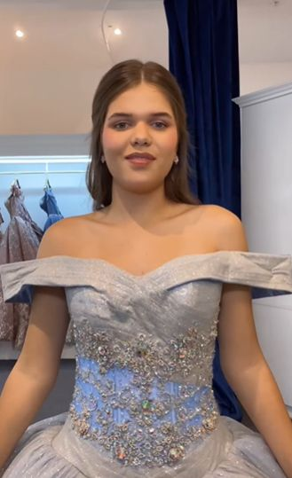 Robe de bal bleu clair à épaules dénudées et coupe trapèze fg6547