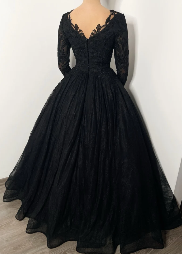 Black romantic wedding dress lace dress with buttons      fg361